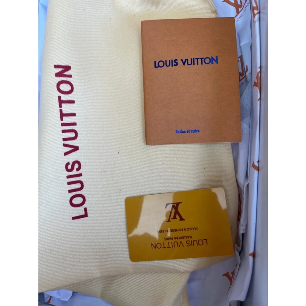 LOUIS VUITTON  Suede Calfskin Run Away Sneakers 39 Kaki